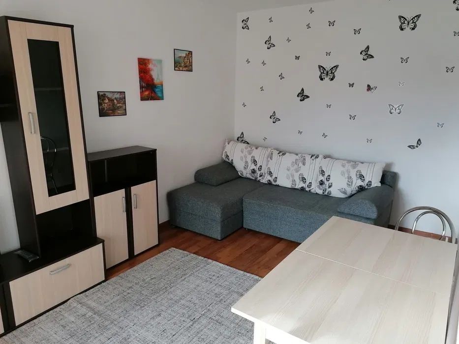 Închiriez garsoniera