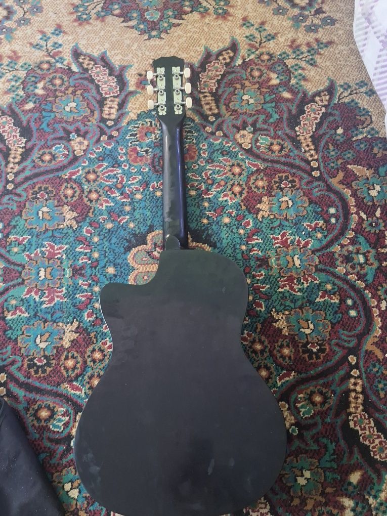 Gitara sotiladi razmer 38