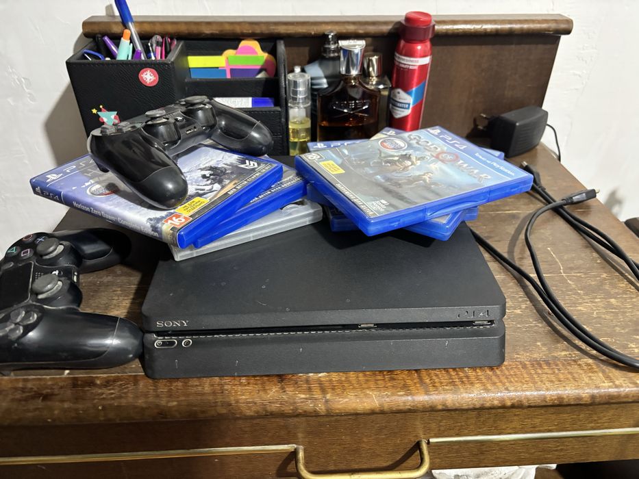 Плейстейшен приставка