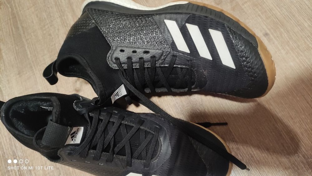 маратонки на Adidas