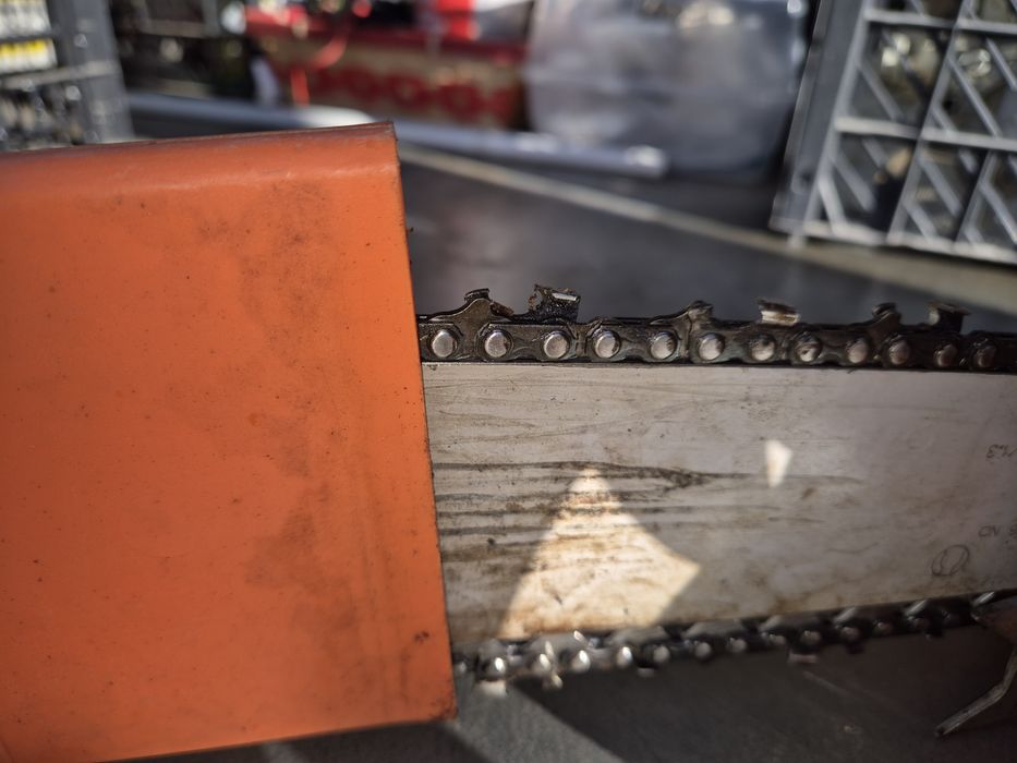 Vind Husqvarna 235 pentru piese