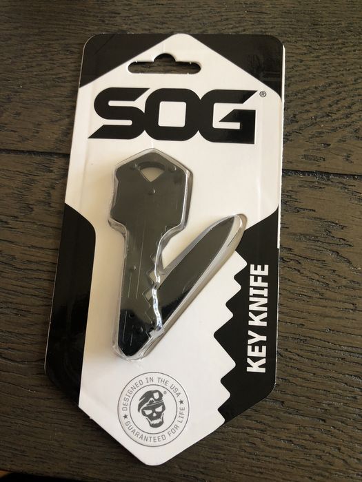Briceag SOG disimulat in cheie