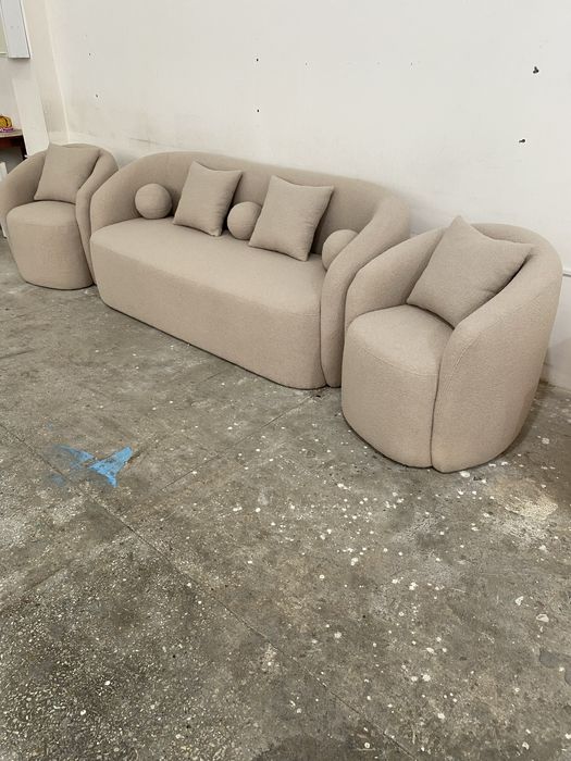 Диван с двумя креслами