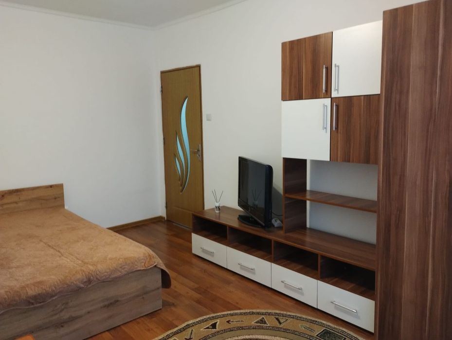 Închiriez garsonieră