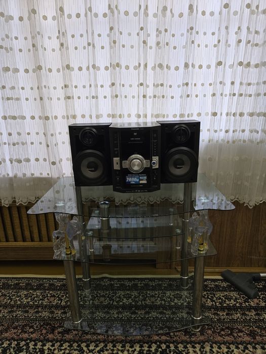 Подставка и музыкальный центр