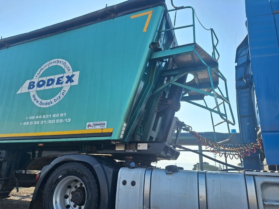 Semiremorca basculabila