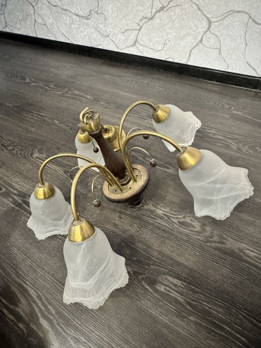 Продам пятирожковую люстру