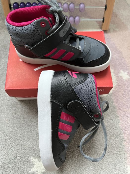 Маратонки Adidas 26 размер