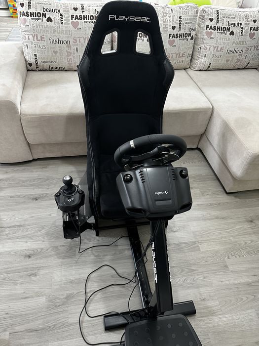 Cadoul perfect de Craciun! Scaun racing Playseat + volan Logitech G920