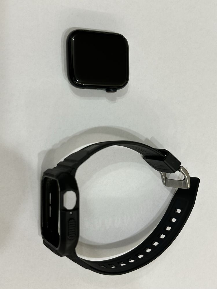 Apple Watch SE2 v2 GPS+Cellular, 44mm,Midnight Sport + Spigen Case