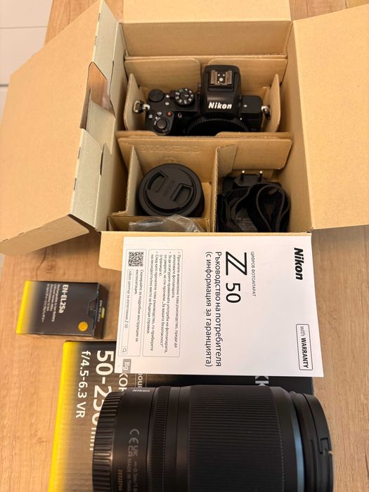 Продавам фотоапарат Nikon Z50 + два обектива + допълнителна батерия