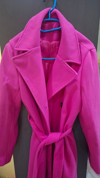 Дамско палто в розов цвят
обличано веднъж
М размер
65,00лв.
Преглед с