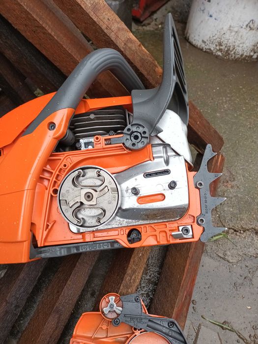 Vând drujbă Husqvarna