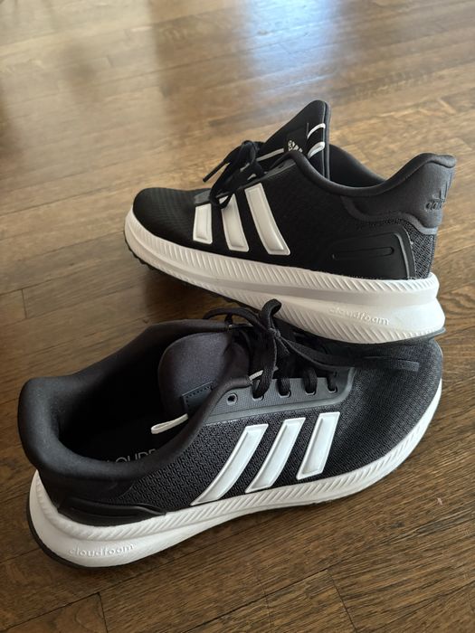 Adidași sport purtați o singură dată. Mãrime 40.5!