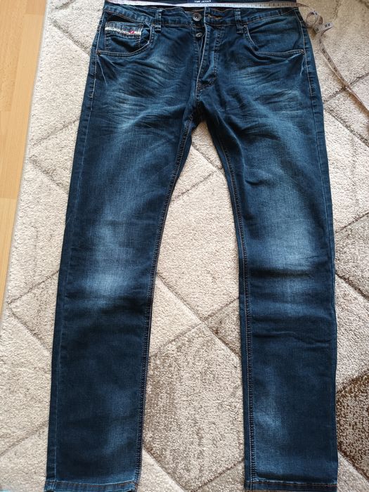 Мъжки дънки малко носени