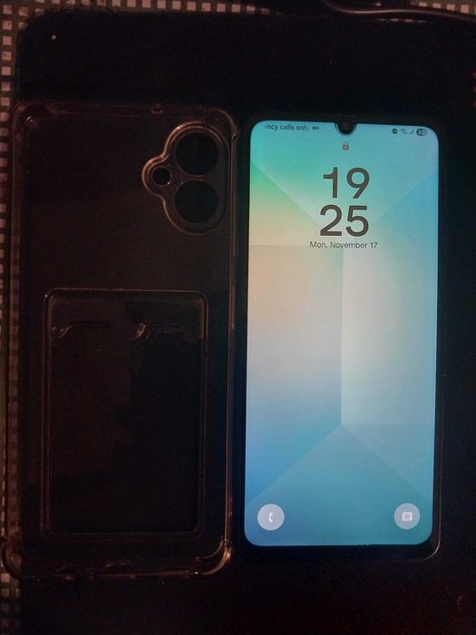 телефон Samsung A06 64gb