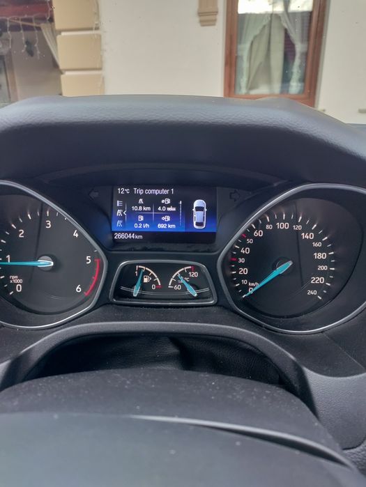 Vând Ford Focus.