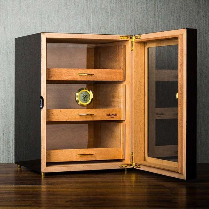 Малък кедров кабинет за до 150 пури със хидрометър и овлажнител