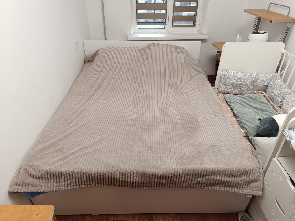 Кровать белая двухспальная 160х200 без матраса
