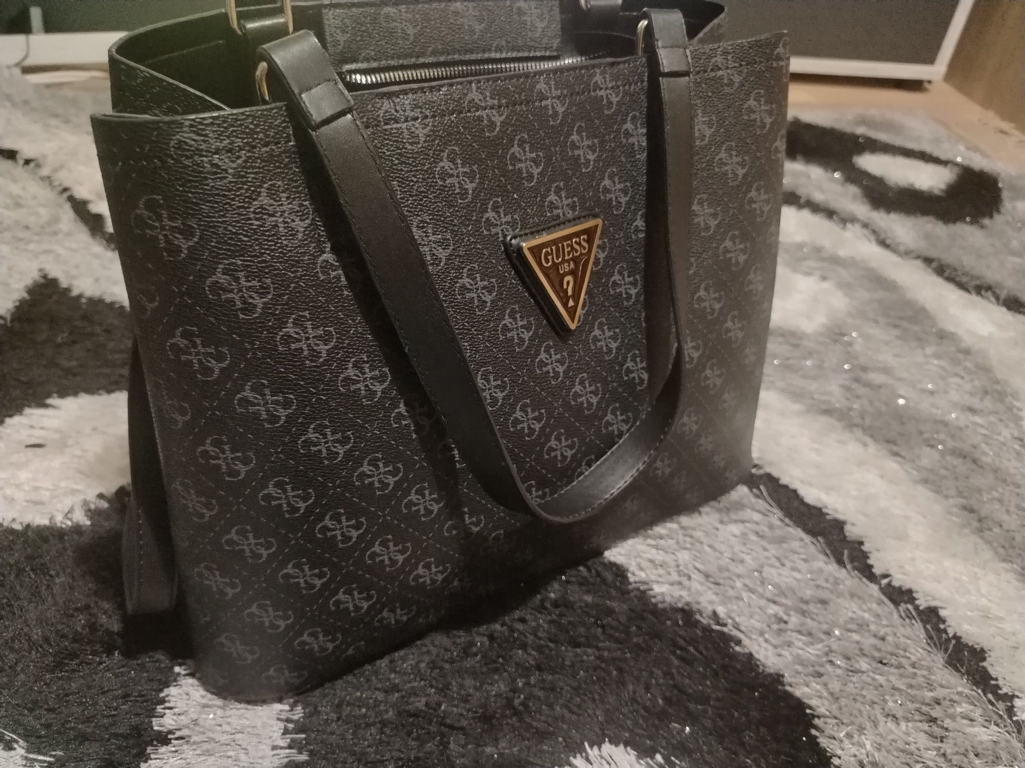 Дамска чанта Guess