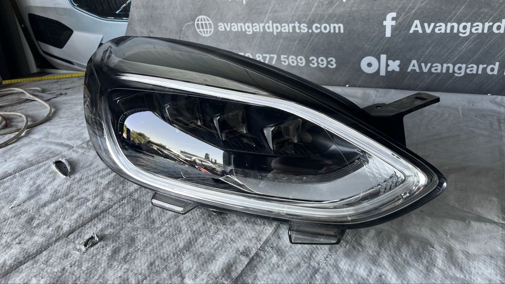 Десен фар Ford Fiesta