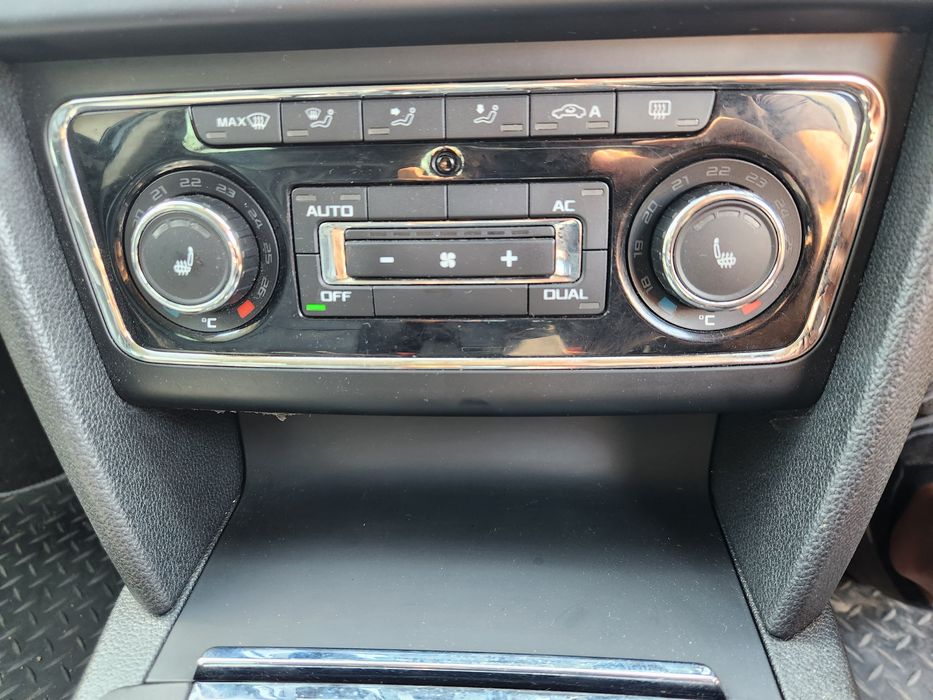 Управление за климатроник за Skoda Superb II