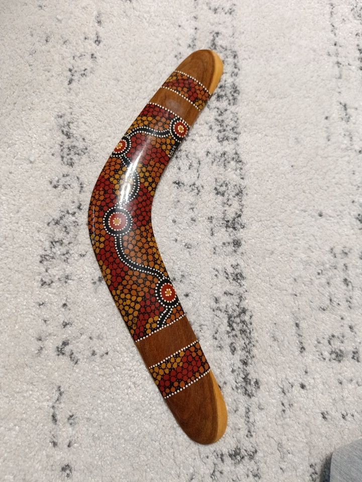 Bumerang din lemn,pictat manual