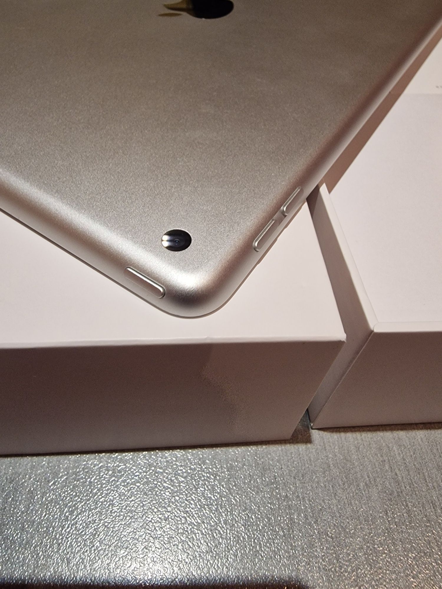 Ipad 7th generation, 32gb + писалка