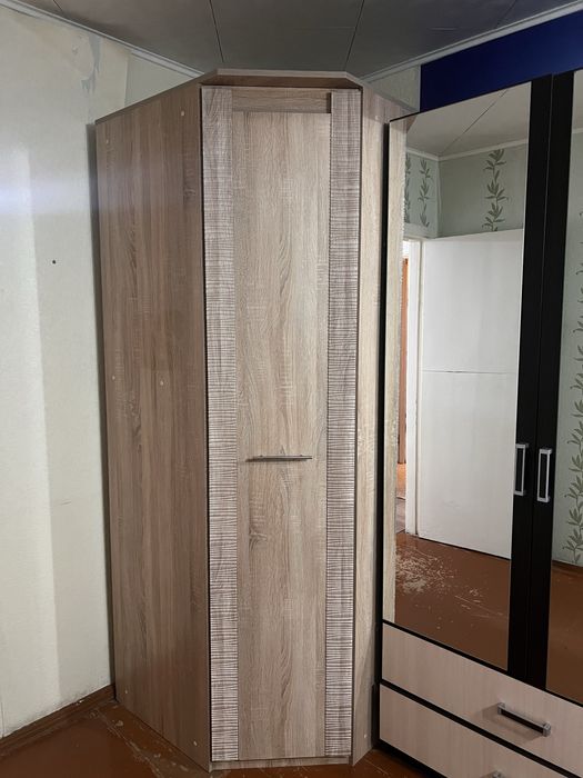 Продам угловой шкаф