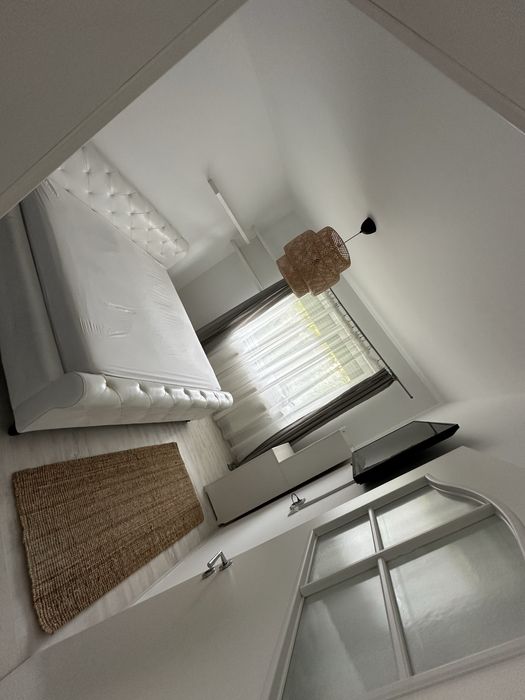 Apartament 3 camere + gradina 165 mp cu piscina + 2 parcari private