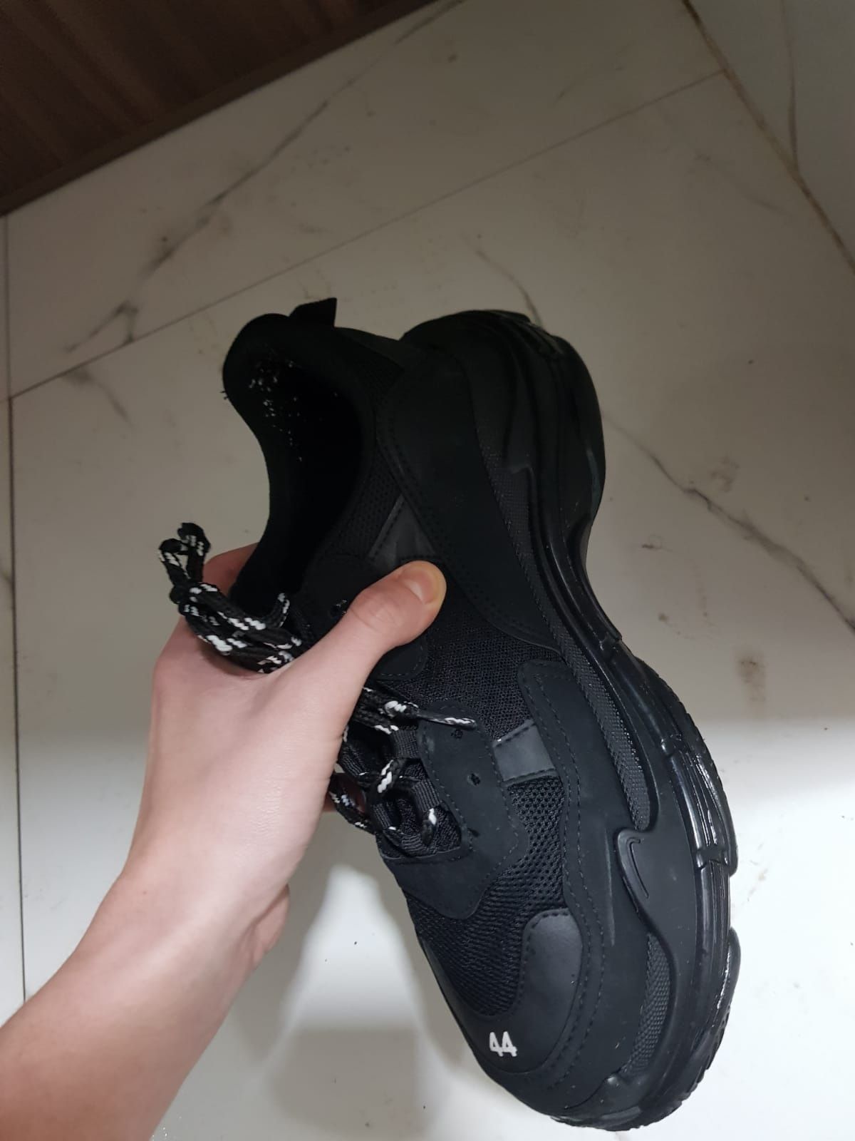 Vând balenciaga triple s mărime 44