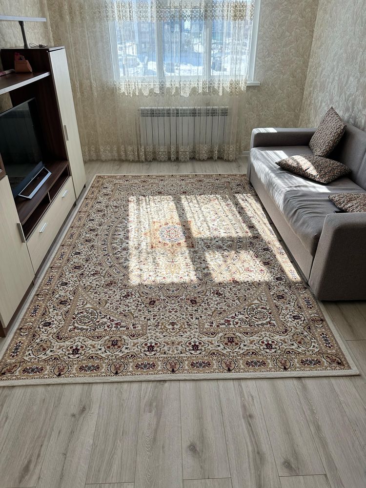 Ковер почти новый