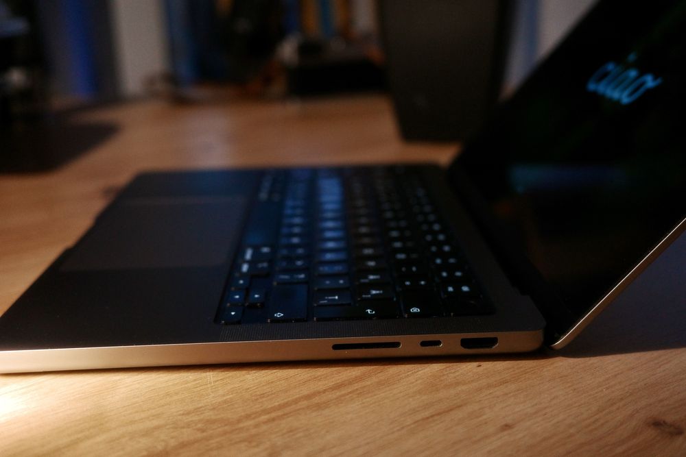 Macbook PRO M1 - 14inch - 16GB RAM, 1TB SSD