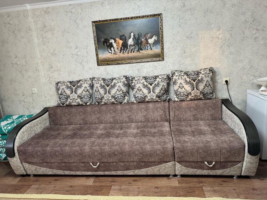 Продается Диван 3-х метровый