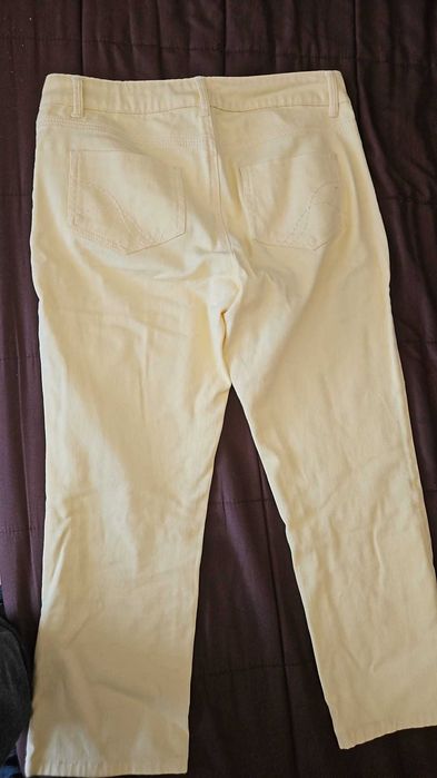 Pantaloni damă, culoare galben pastel, marca Monsoon.