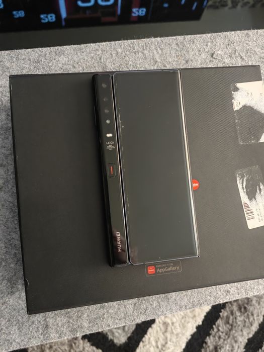 Huawei Mate XS foldable