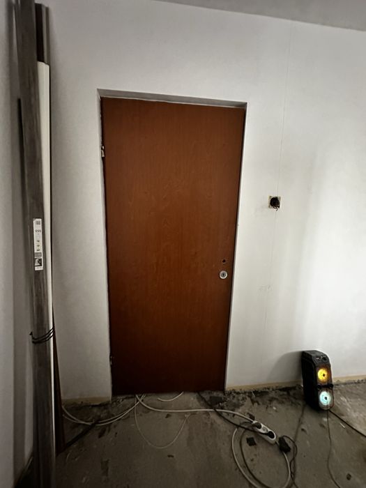 Vand doua usi, utilizate aproape noi