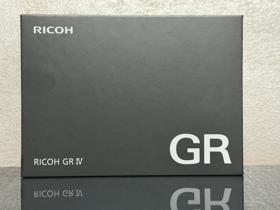 Ricoh GR IV camera foto digitala compacta 25.7MP