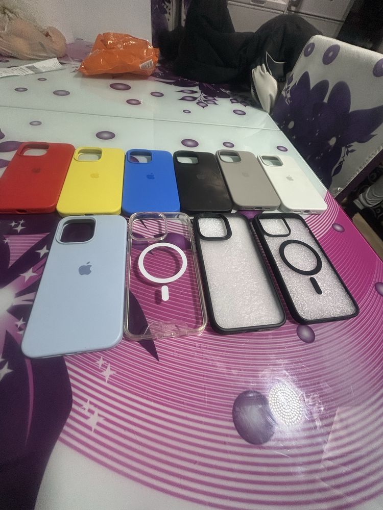 Vand 10 huse de iphone 14 pro max