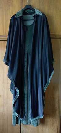 Бална рокля от кадифе със сатенена наметка