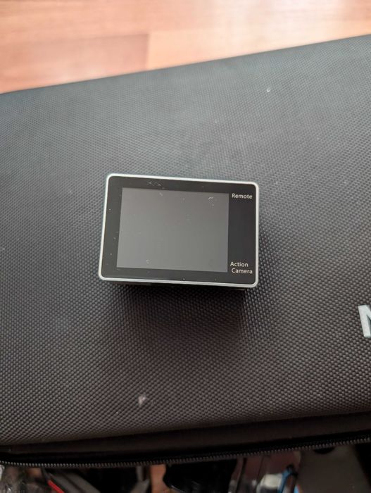 Mystery box, o cameră de filmat și accesorii