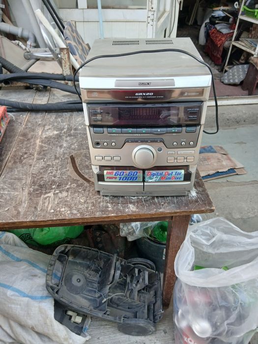 Музыкальнй центрь .