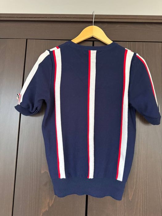 Тениски на райе: синя и less drama, more techno