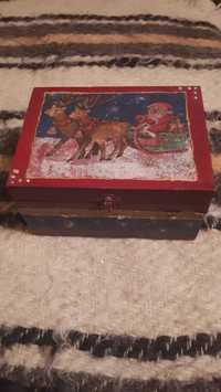cutie de lem spatioasă cu Mos Crăciun cu sania tras de 2 reni
