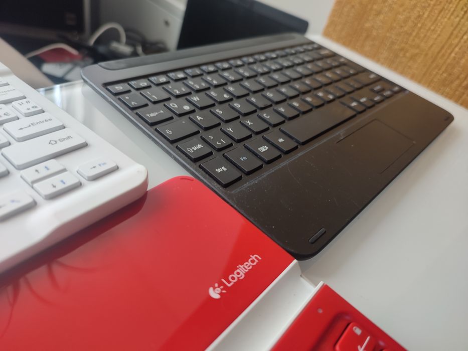 tastaura logitech keys go on