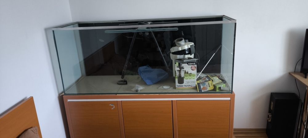 Vând acvariu 450L