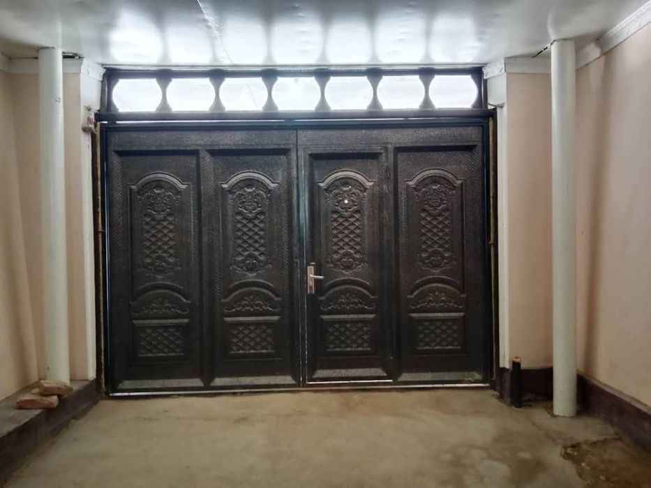 Уй сотилади 8 хонали ва 6 сотик