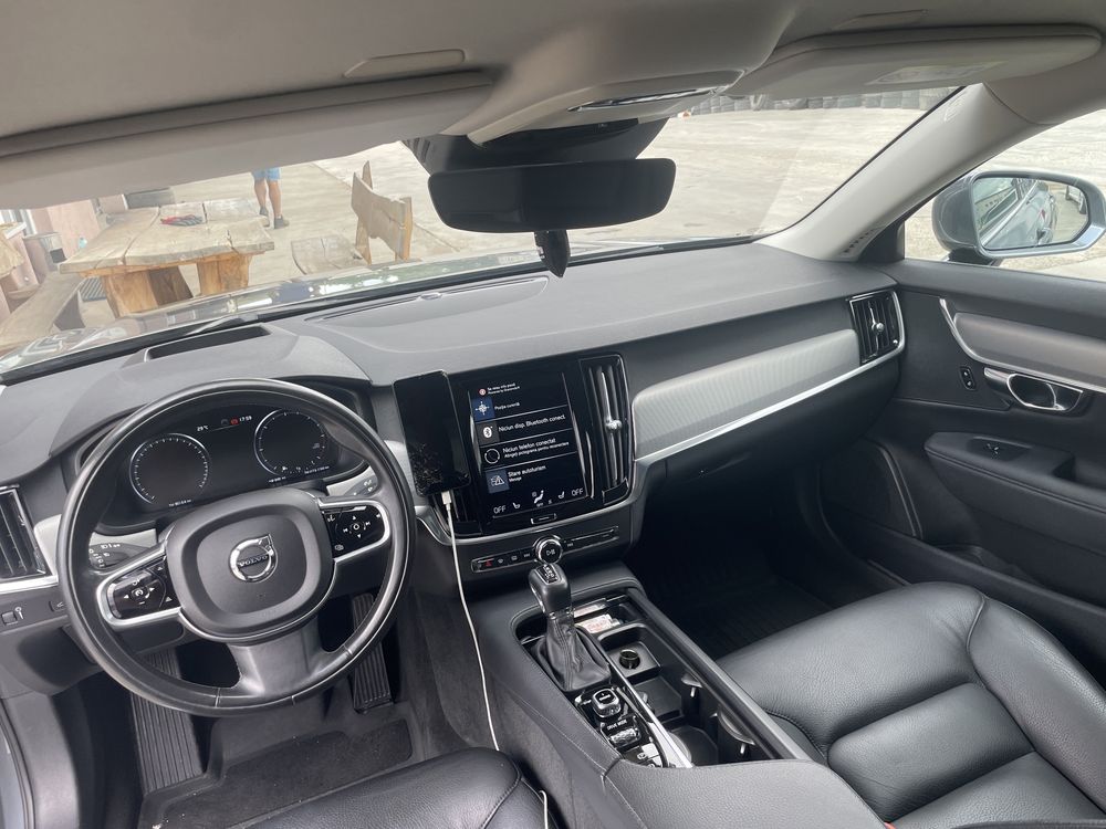 Volvo S90 inscription