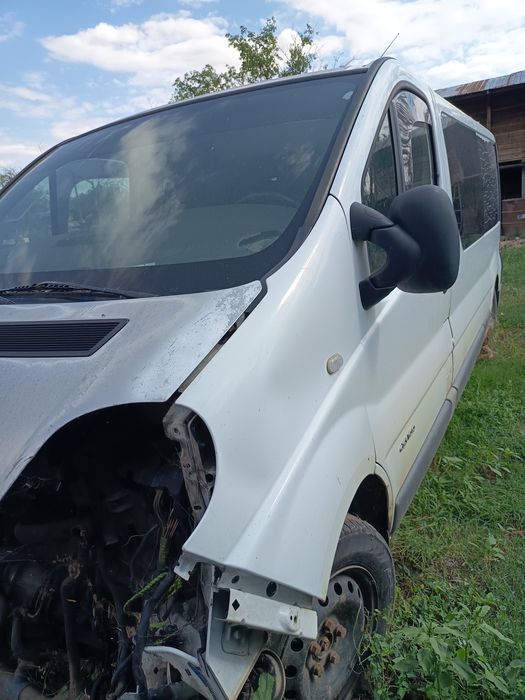 Vând Renault Trafic 1.9 tdi pentru dezmembrat