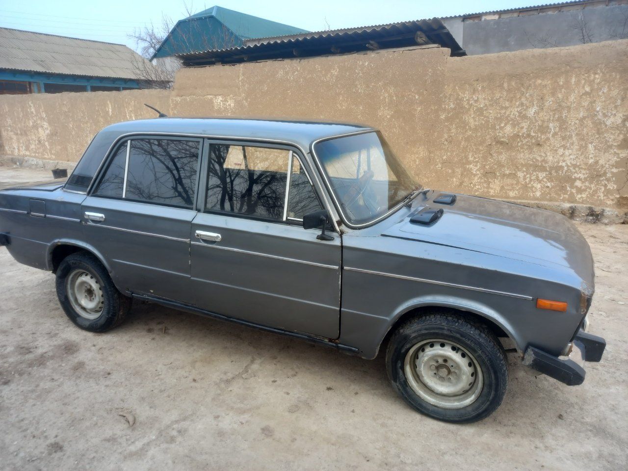 Мошина йахши кузуфда иши бор